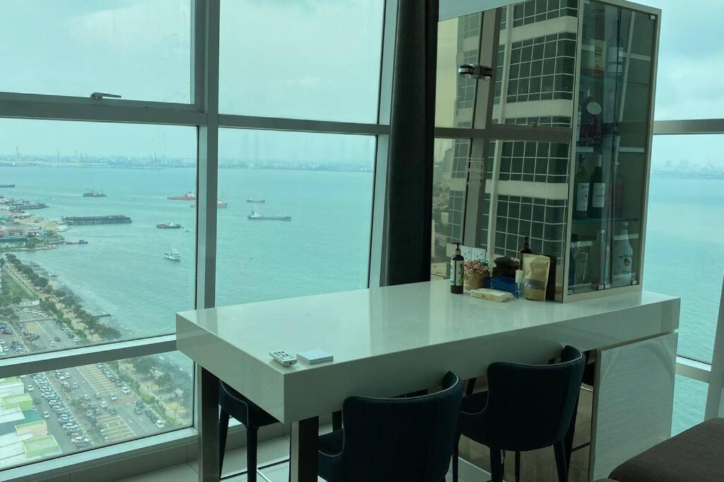 The Maritime Suite @ Panoramic Duplex 海景の家 Jelutong Bagian luar foto