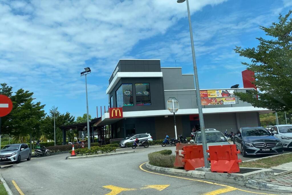 The Maritime Suite @ Panoramic Duplex 海景の家 Jelutong Bagian luar foto